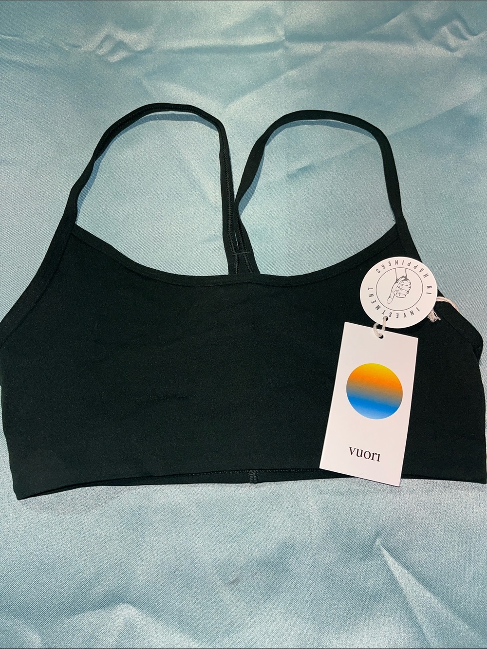 Vuori All The Feels Bra In Evergreen